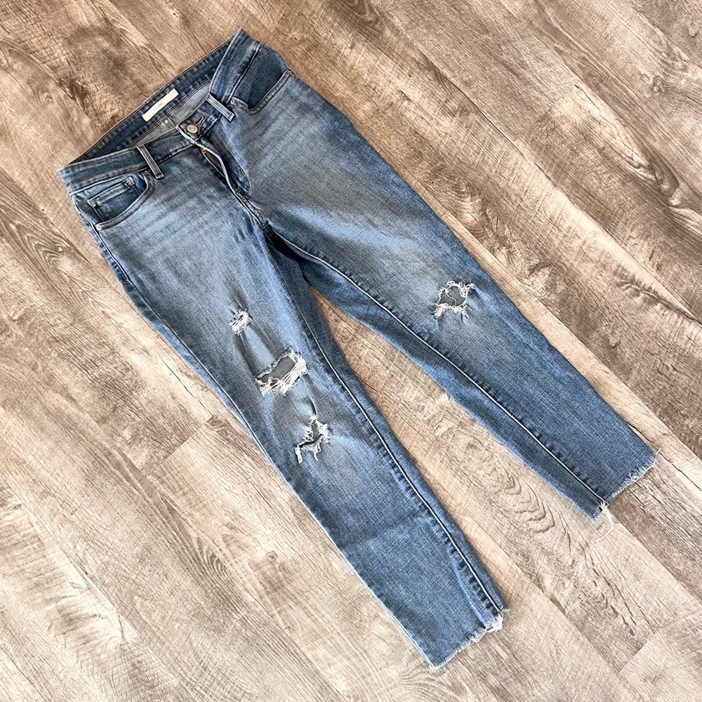 Levi’s 711 Skinny Distressed Ankle Length Jeans 28